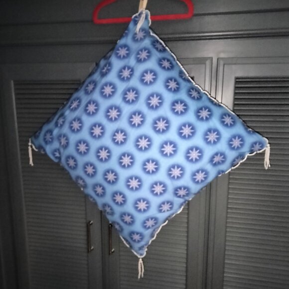 New Snowflake Print / Faux Pearl Beaded Pillow (A) - Picture 1 of 4